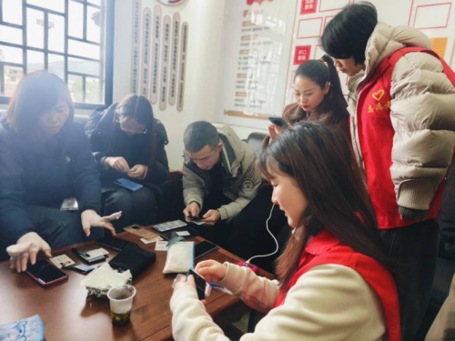 红安县局：烟草人传承雷锋精神，志愿服务暖人心