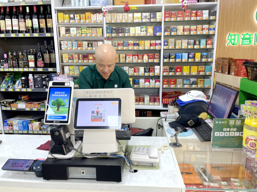 以心经营，雕琢品质小店  ——记武昌客户零售客户杜凯煜的故事