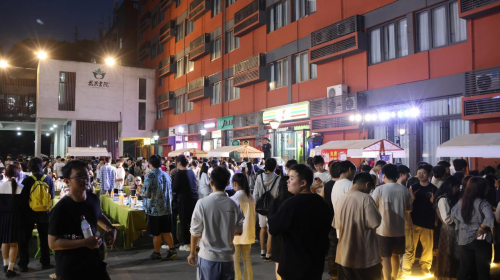 重庆移通学院1000+师生拆解生日“心理情绪盲盒”