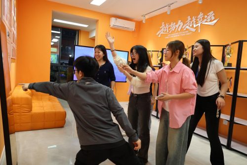 重庆移通学院1000+师生拆解生日“心理情绪盲盒”