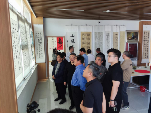 丹青绘振兴 墨韵润乡情——文疃镇山风水韵书画展启幕