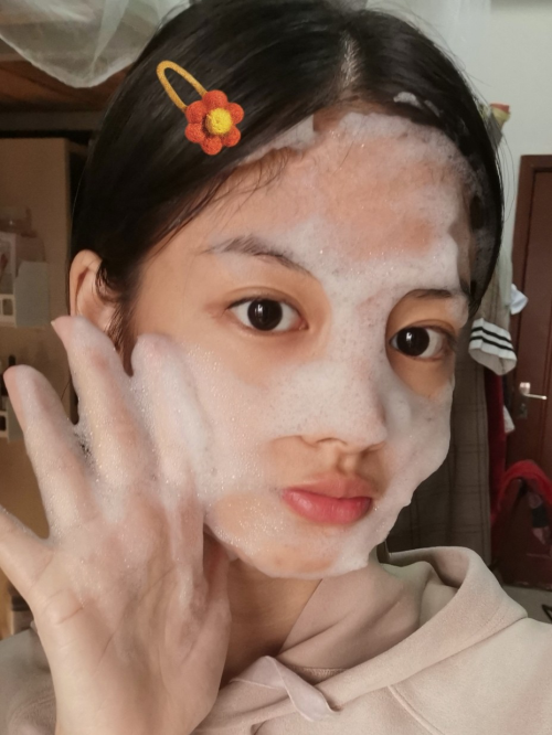 用什么洗面奶控油祛痘效果好，学生党洗面奶排行榜：洗出嫩滑肌肤