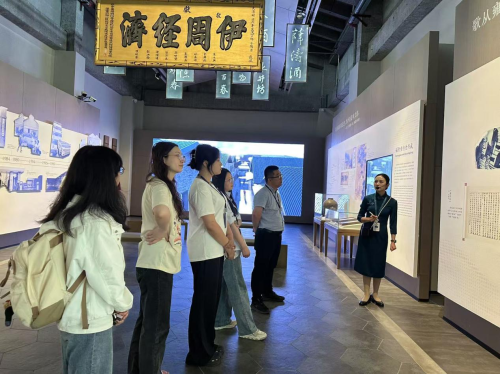 智酿东方韵味 数链全球味蕾​​ ——川大学子解码川酒国际化基因