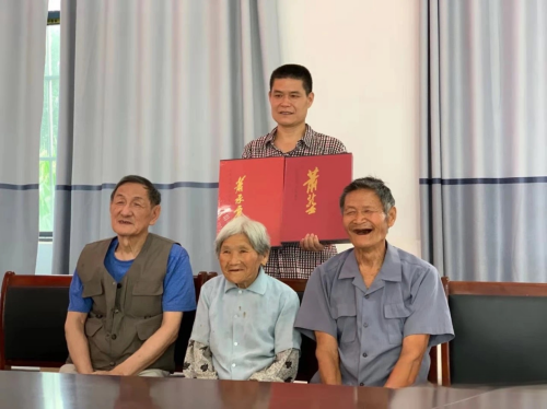 萧龙士亲嫡孙萧坤：传承家风，捐赠珍品，弘扬书画艺术