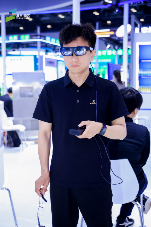 阿法龙亮相2025年北京科博会：AI+AR技术重塑行业未来