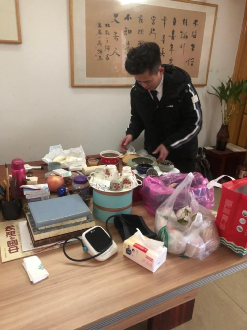 《寒冬里的温暖守护》