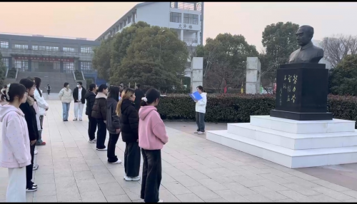 追寻先驱足迹，汲取奋进力量