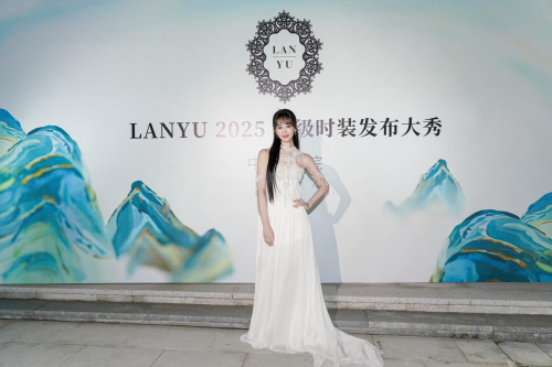 濮院时装周圆满收官：蘭玉LANYU 2025高定大秀以「东风染翠」绣写千年非遗的觉醒诗篇