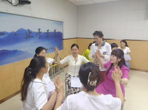 河南省漯河市郾城三中举办“在看见中滋养爱”教职工主题心理团建活动图2