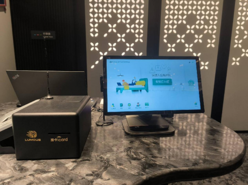 酒店自助入住终端有什么价值?鹿马带来全新解析与最优解