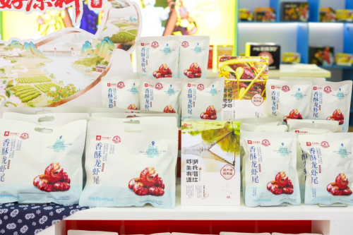 良品铺子上新潜江小龙虾零食，休闲食品产地价值不断升级