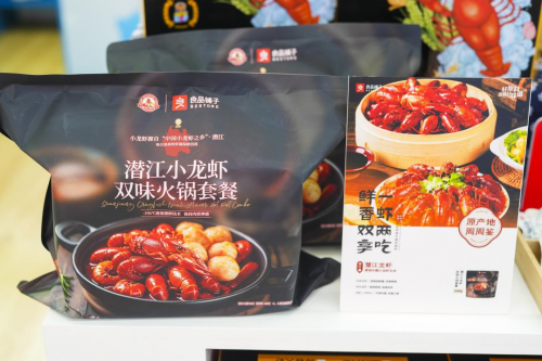 良品铺子上新潜江小龙虾零食，休闲食品产地价值不断升级