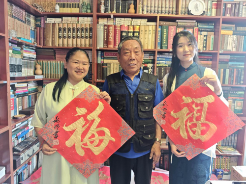 刘洋拜师王兆明学习书法 传统拜师仪式彰显文化传承