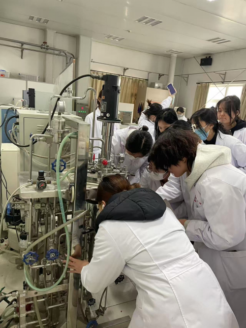 杨凌职业技术学院氘维计划项目团队在氘代维生素A生产工艺革新中取得突破