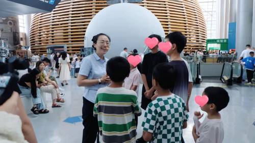 童心筑梦，法育未来，阳光星期六·科技零距离！