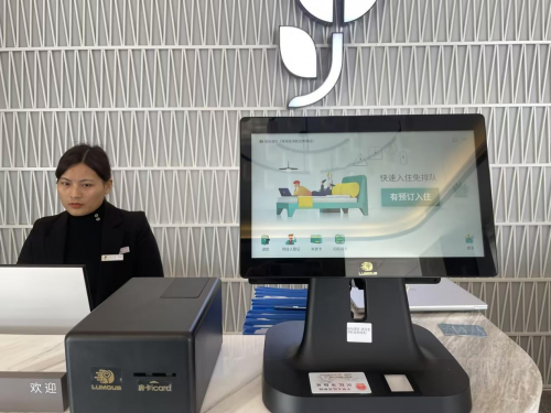 无人智慧酒店如何实现?看鹿马(LUMOUS)怎样重塑酒店入住新体验