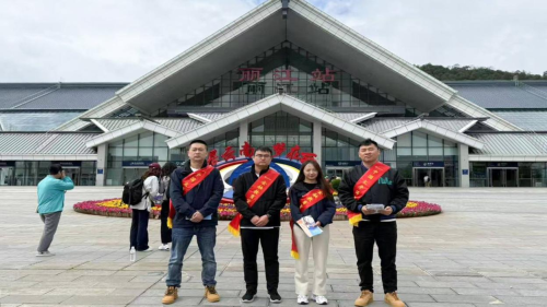 中国太保产险丽江中支携同玉龙支公司共同开展防范非法集资宣传活动