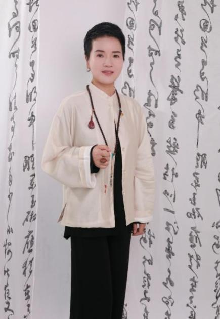 莲花钦：以东方智慧为引，书写生命美学传奇