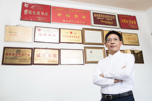 国威羽荣酒:以绵柔酱香重塑健康饮酒新标准——茅台镇核心产区的科技匠心之作