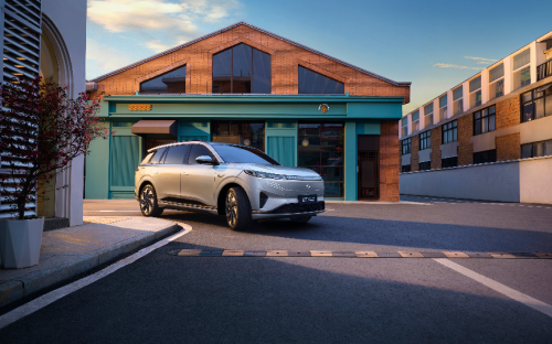 6口之家必看！东风奕派eπ008 vs 零跑C16：20万级6座SUV全能王之争