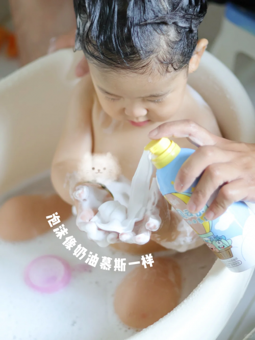 清水洗澡就够了吗？婴儿专用沐浴露_洗发水到底该不该用？