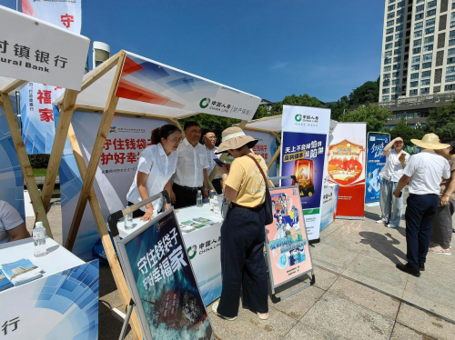 中国人寿财险杭州中支开展“7·8全国保险公众宣传日”活动