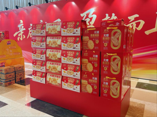 亲启新局，盈势而上！亲亲食品2025新品盛典郑州绽放，共拓零食新赛道！