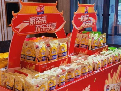 亲启新局，盈势而上！亲亲食品2025新品盛典郑州绽放，共拓零食新赛道！