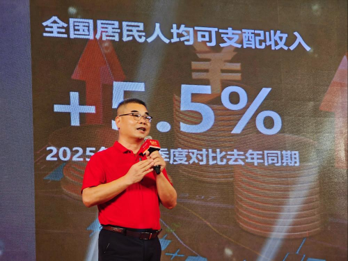 亲启新局，盈势而上！亲亲食品2025新品盛典郑州绽放，共拓零食新赛道！