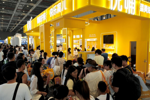悦哺展位成CBME顶流打卡地，蛋黄油星球引爆上海！
