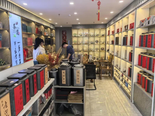 从匠心店主到文化使者 陈清泉与她的“清泉小店”  ——寻找“有故事”的零售户之一