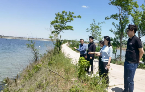 中国人寿财险山东省分公司蓝色保险发展中心专业人员现场了解灾害发生发展规律,研究综合性保障方案。崔广勋/摄影