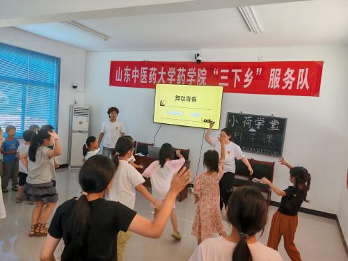 药韵伴歌起舞 青苗育梦成长