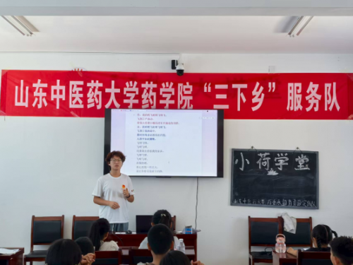 荷风拂童趣,学堂育新苗