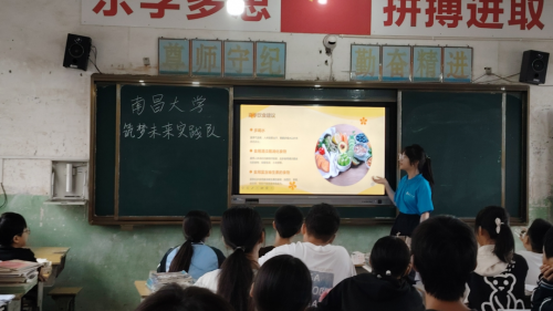 筑梦领航实践队三下乡：安全知识进校园 护航青春成长路