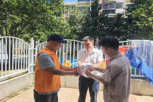 关山管理所“双线送清凉”  党群同心战高温