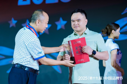 木林森荣膺中国品牌节“金谱奖”！唯一登榜休闲鞋品牌
