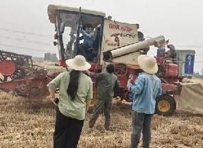 河南职院师生携手研发农机抑尘装备助力农业绿色发展