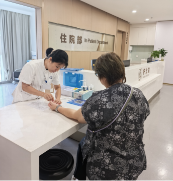 香港患者跨境赴深圳华厦眼科恢复年轻视力状态