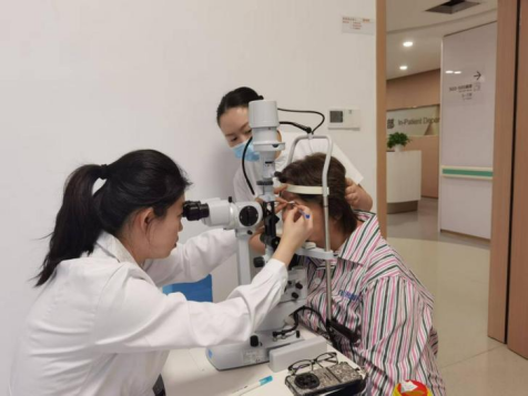香港患者跨境赴深圳华厦眼科恢复年轻视力状态