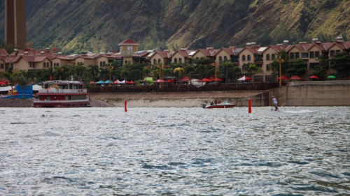 2025云南东川港首届水上飞人、动力冲浪板公开赛举行