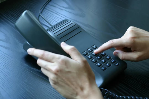 “代理退保”不可信的，拨打官方电话快速辨别真伪