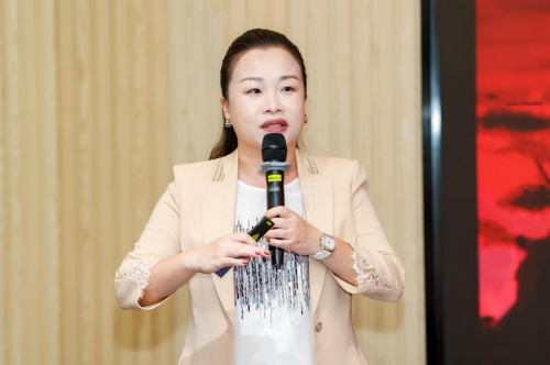 华南师范大学经济与管理学院顺利举办“数智时代营销创新与品牌出海”主题沙龙暨2025年省初创班宣讲会