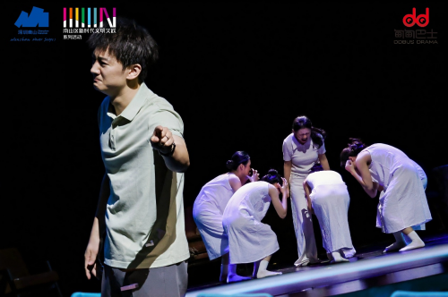 普利策戏剧奖获奖作品《兔洞》中文版登陆深圳，探讨失落与希望的生命共鸣