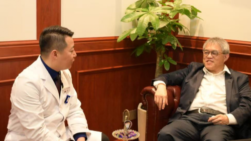 口腔美学界的领航者：张庆鹏——明星政要信赖的牙龈抗衰与再生医学大师