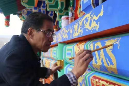 泥韵塑魂 彩笔传薪——记通渭非遗传承人张进财的双艺人生