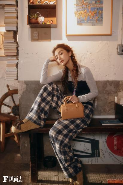 明星同款轻松get!Coogi(库吉)苦瓜纹包多元穿搭，成时尚圈新宠