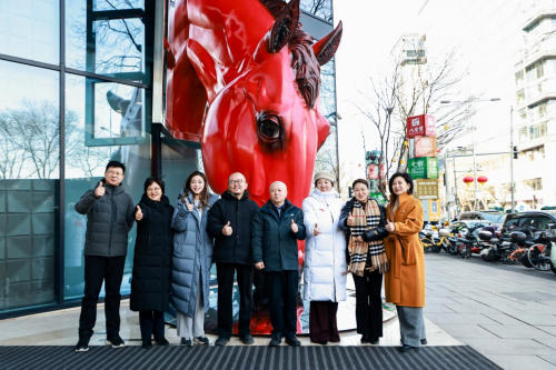 金宝汇“骏马迎春”2026启新程  马年雕塑揭幕暨优选品牌生态共建大会成功举办