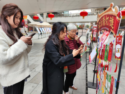锦外闹元宵 童画映团圆 锦绣映画元宵民俗游园会让传统年味绽放在蓉城