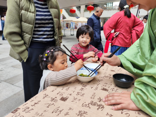 锦外闹元宵 童画映团圆 锦绣映画元宵民俗游园会让传统年味绽放在蓉城